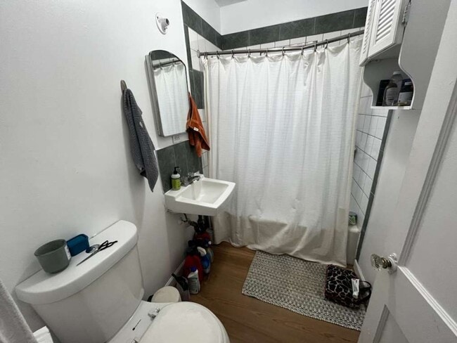 Building Photo - Aug 1st 2026/2027 Pre-leasing Close to 1.5 Blks to CSU & Old Town