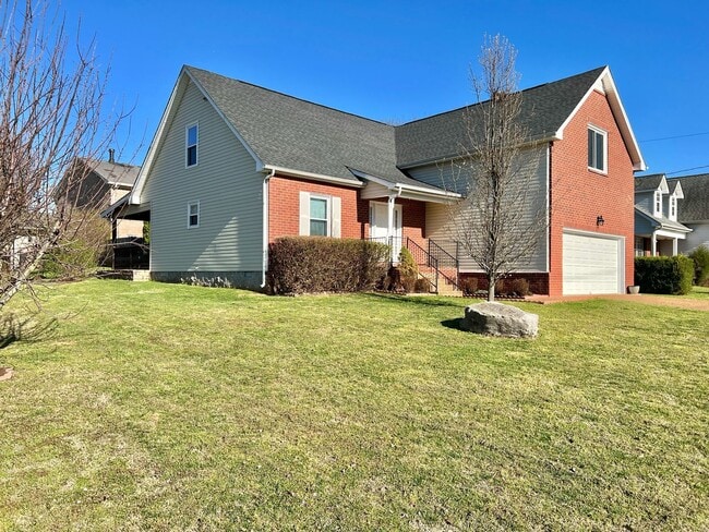 Building Photo - 3 Bed, 2.5 Bath Home w/ 2 Car Garage and Bonus Room