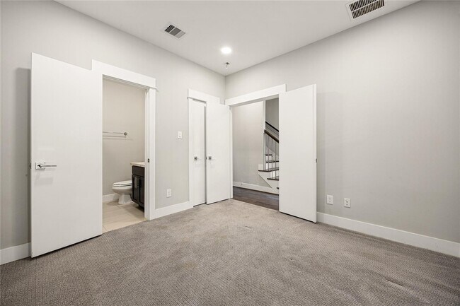 Building Photo - 707 Schwartz St