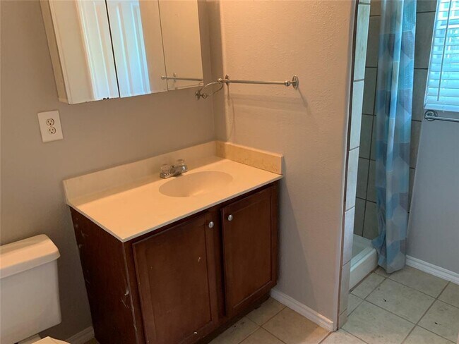 Building Photo - 416 Shaw St