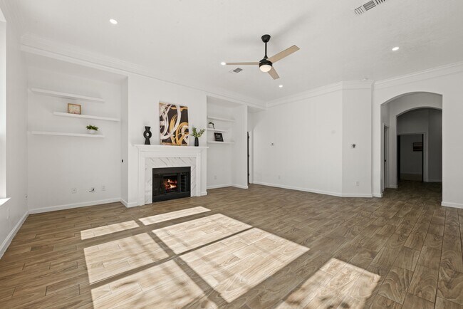 Building Photo - 3538 Lakeaires Ln