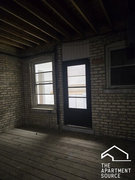 Building Photo - 558 Elmwood Ave