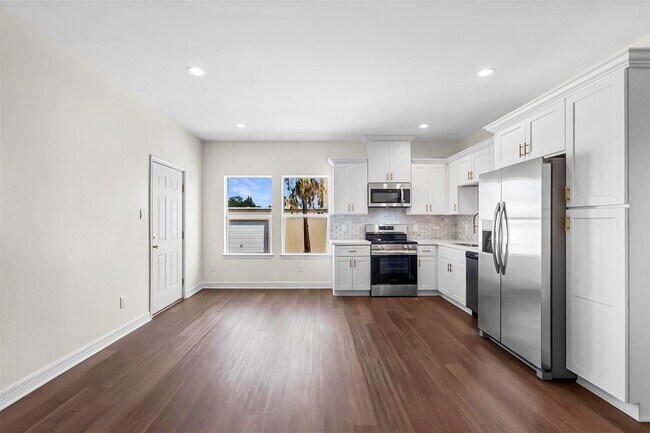 Building Photo - 2005 Sealy Ave