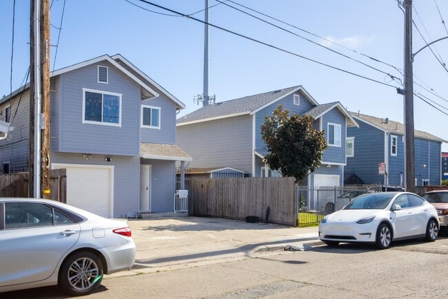 Building Photo - 816-817 7th Ave