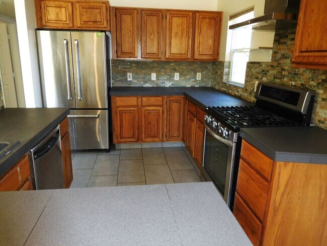 Building Photo - UNR friendly 3 Bedroom , 1 Bath close to campus