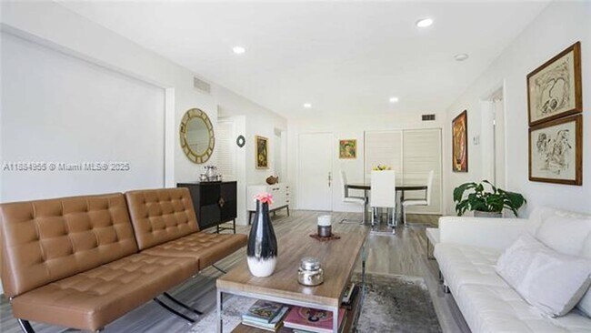 Building Photo - 1200 Mariposa Ave