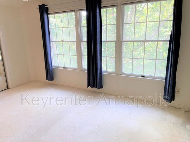 Building Photo - 2711 Summerview Way