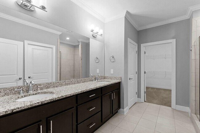 Building Photo - 5120 Meadowbend Dr NE
