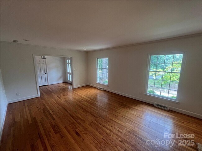 Building Photo - 6611 Lancer Dr