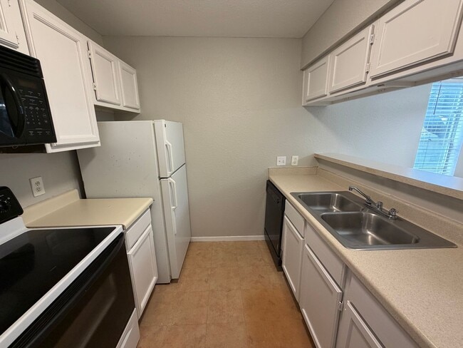 Building Photo - NICE 1 BR CONDO IN DESIRED GATED COMMUNITY*EASY ACCESS TO I35, 410, AND SHOPPING*APPLIANCES INCLU...