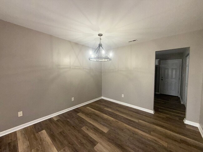 Building Photo - Freshly Renovated Rock Hill Condo – 2BR/2BA