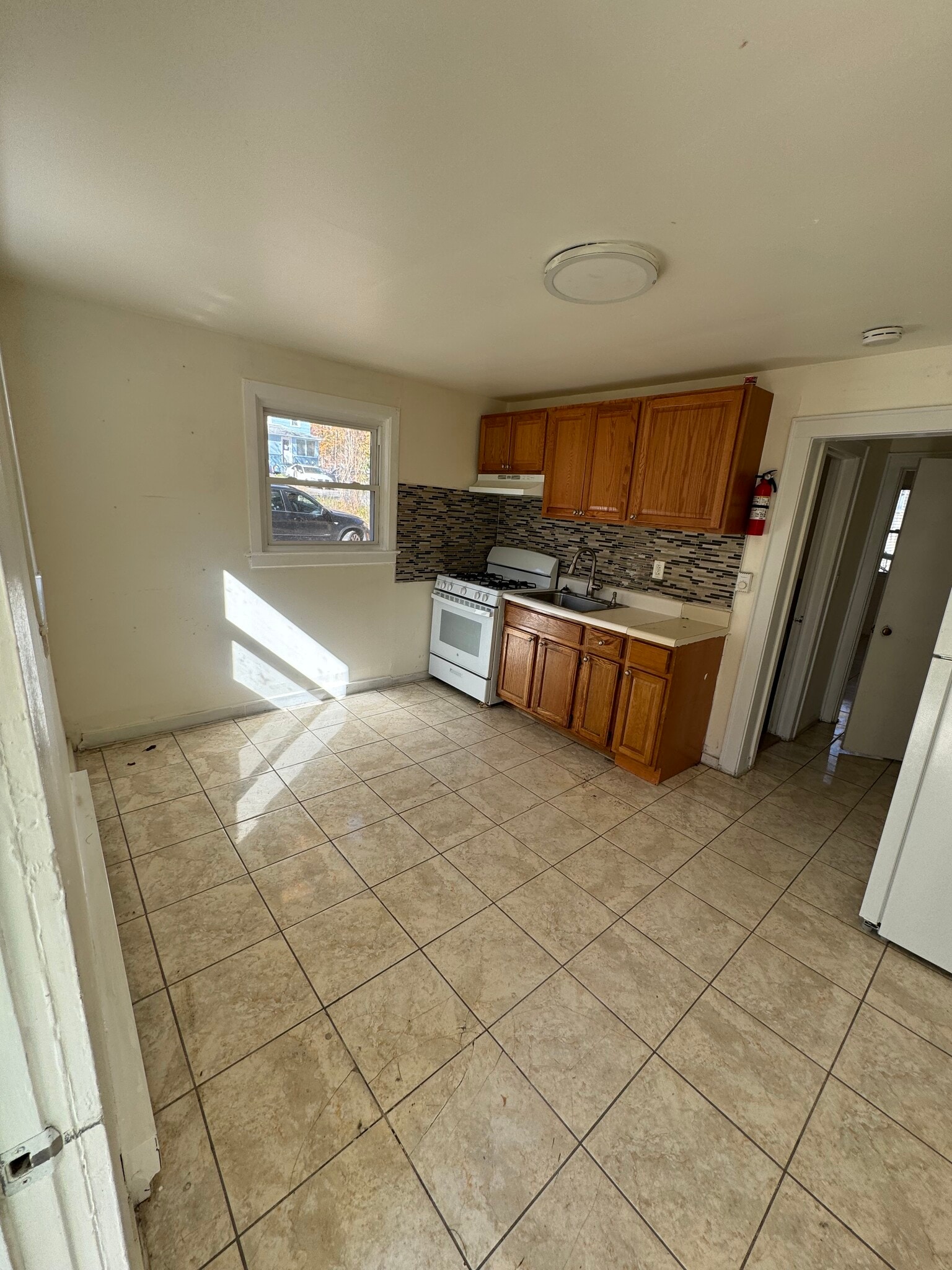 1 bedroom $1200 - 27 Hillside Ave