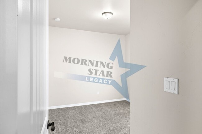 Building Photo - 4 bedroom with 3 bathrooms!!!!