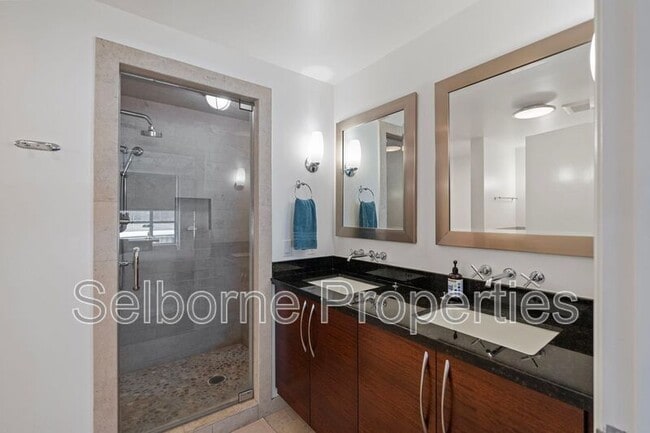 Building Photo - 33 Clementina St
