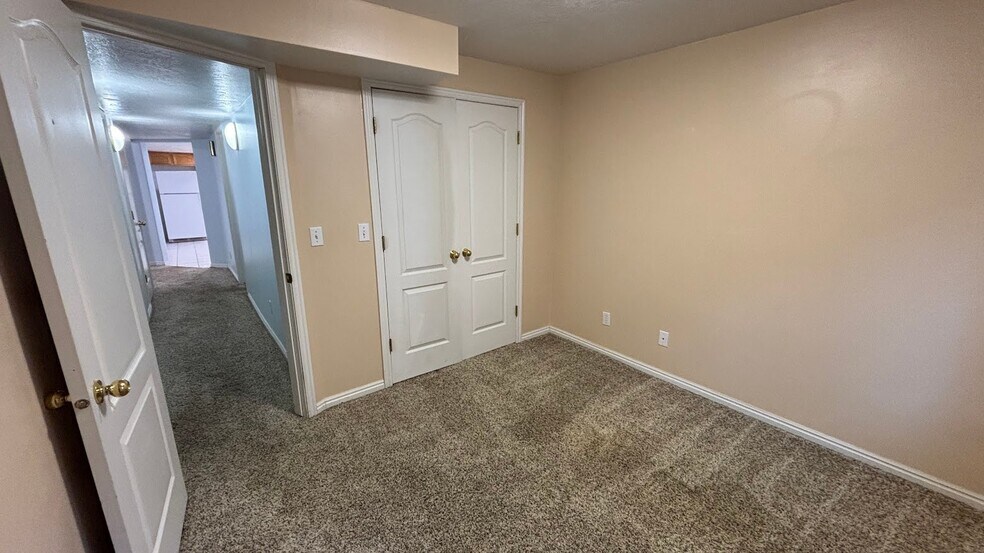 Building Photo - 873 Beckys Cove