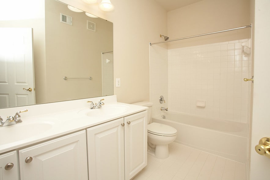 Building Photo - 560 Odendhal Ave