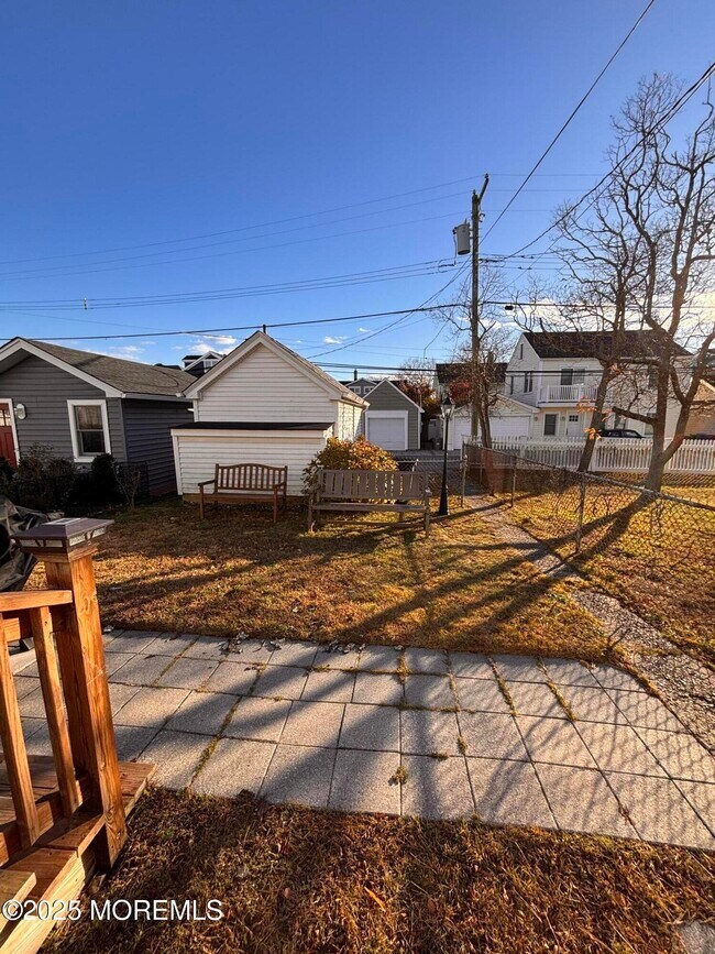 Building Photo - 411 Lincoln Ave