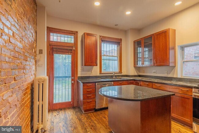 Building Photo - 1459 Chapin St NW