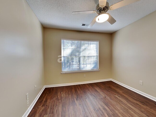 Building Photo - 602 Majestic Oak Dr