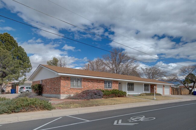 Building Photo - Beautifully Remodeled NE Heights/Uptown Ar...