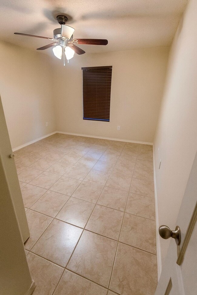 Building Photo - 4014 Shahram Dr