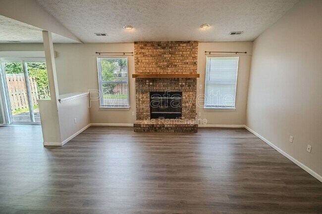 Building Photo - 5053 Saddle Dr