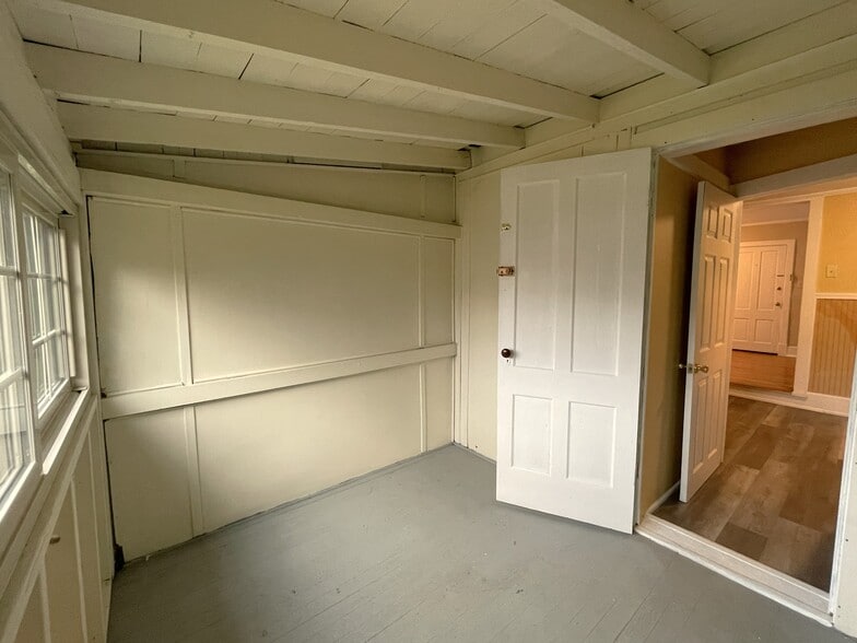 Sunroom One - 636 W Gray St