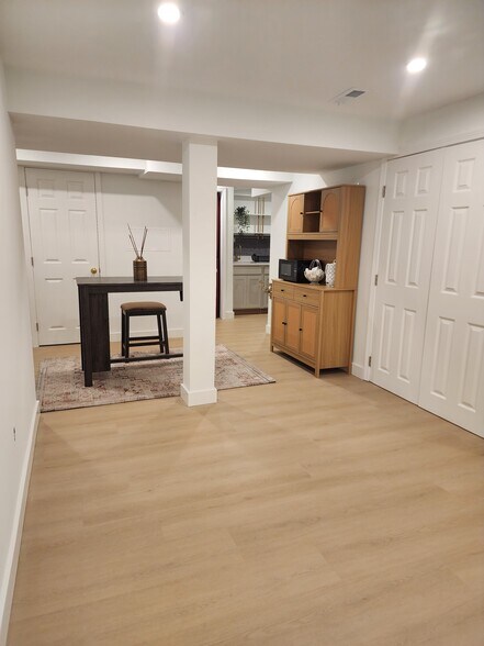 Building Photo - 18009 Ednor View Ter