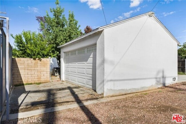 Building Photo - 16154 Gilmore St