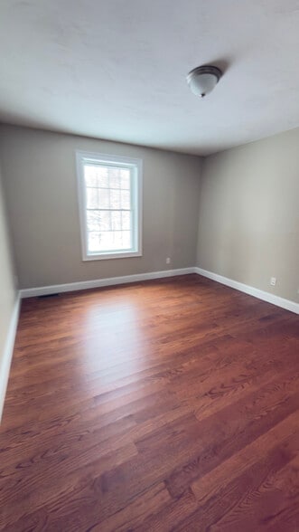 Building Photo - 22 W Shore Park Rd