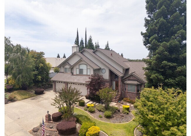 Building Photo - COMING SOON!!- 4bd 3ba two story home in e...