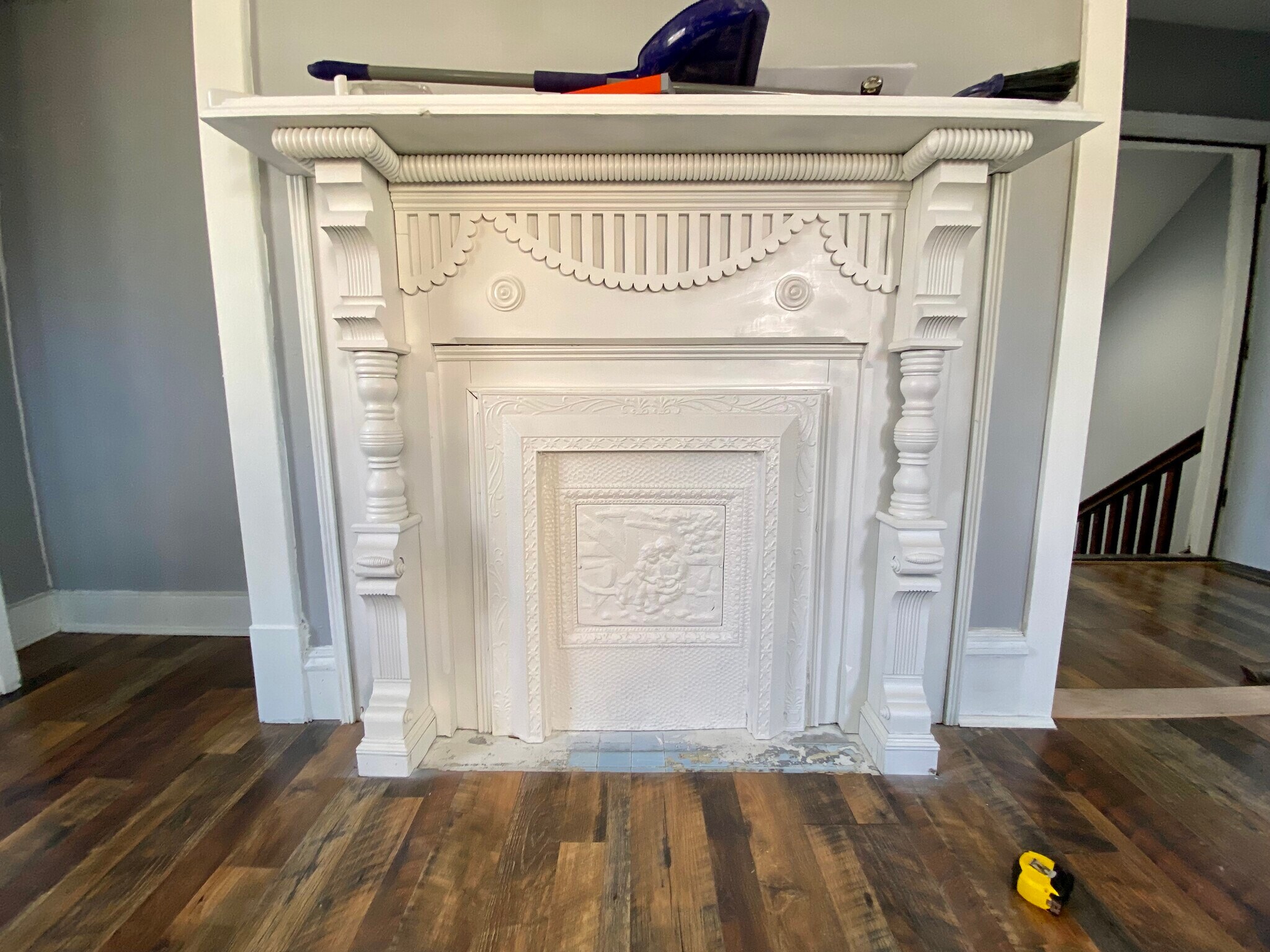 Antique fireplace in living room. - 605 Beechwood Ave