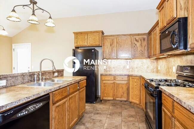 Building Photo - 4 Bedroom Pet-Friendly Home in Norman, OK with Main Street Renewal