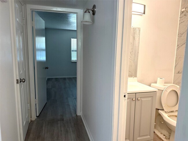 Building Photo - 200 Hill St