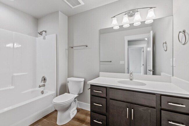 Building Photo - 3 bedroom, 2.5 bath townhome, minutes from...