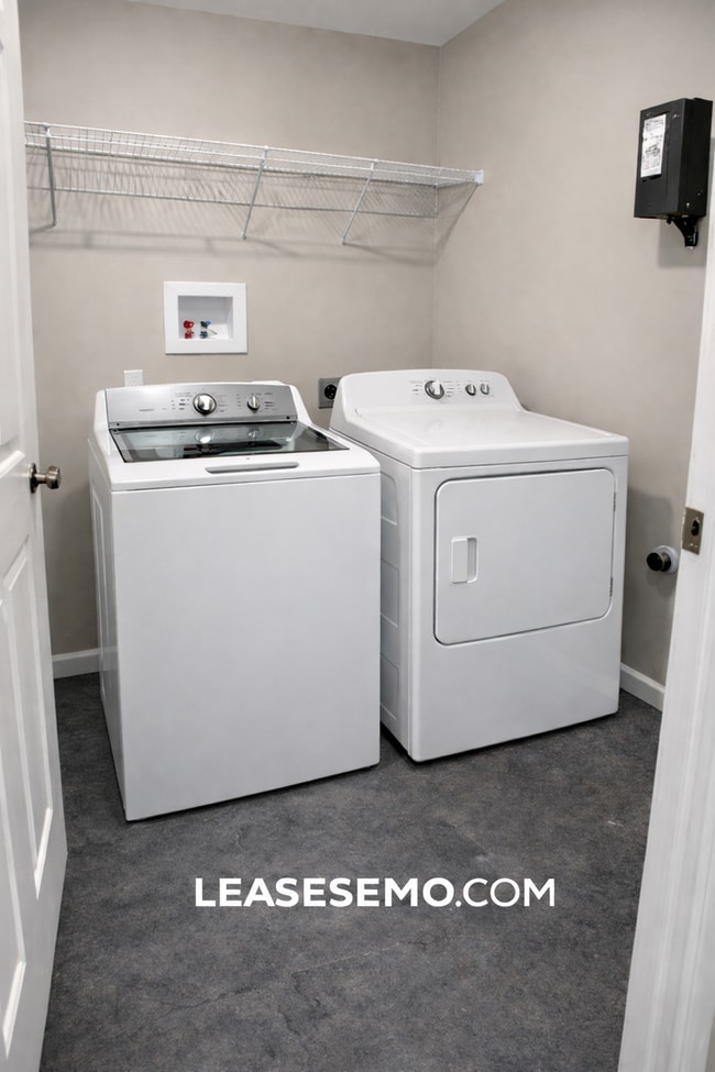 Building Photo - 3-bedroom Duplex