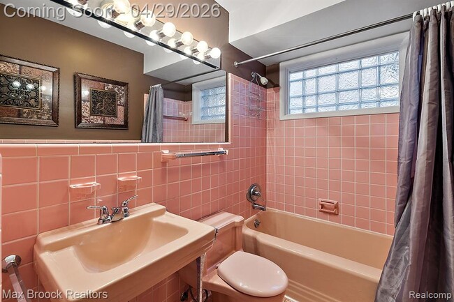 Building Photo - 810 Chestnut St