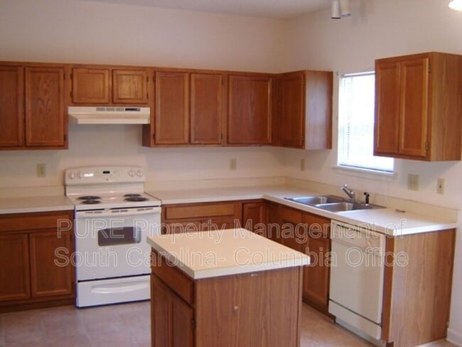 Building Photo - 8 Ridge Pond Dr