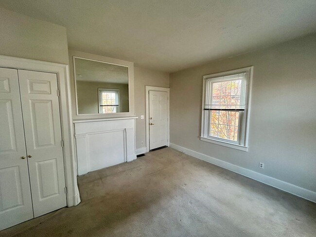 Building Photo - PLEASANT RIDGE - Huge Meticulous 2 bed 2 story home.  Fenced yard.