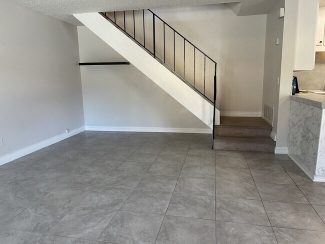 Building Photo - 13755 Caminito Vizzini