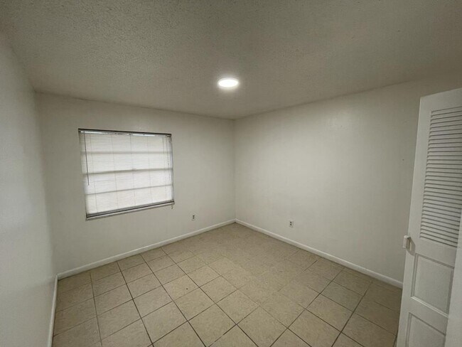 Primary Photo - 226 6th Jpv St