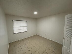 Building Photo - 226 6th Jpv St
