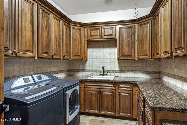 Building Photo - 9222 E Rimrock Dr