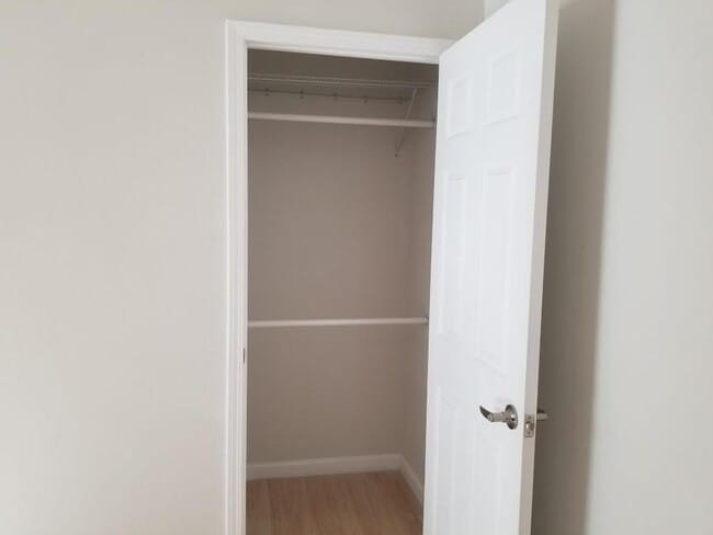 Building Photo - Remodeled 2 Bedroom- Minutes from Las Vegas Strip!!