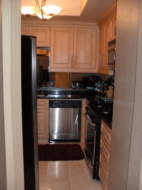Building Photo - Meridian Top-Floor Luxury 1Bdr/Bath Fully ...