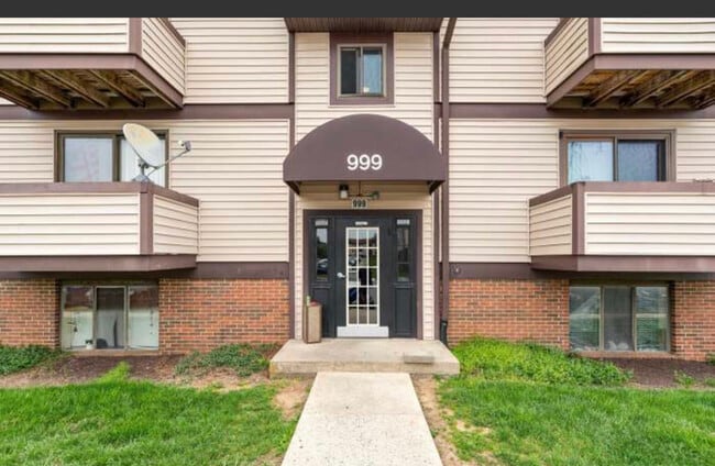 Building Photo - 999 Heather Ridge Dr