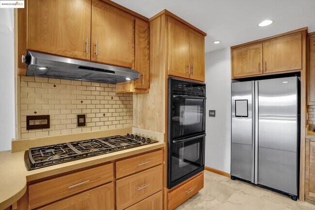Building Photo - 21 Ironwood