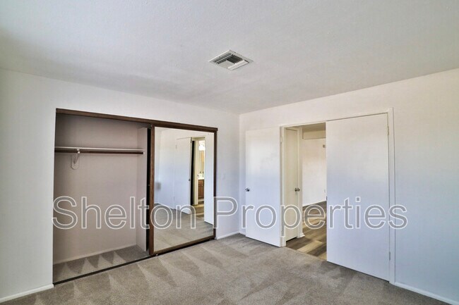 Building Photo - 30 E Brown Rd