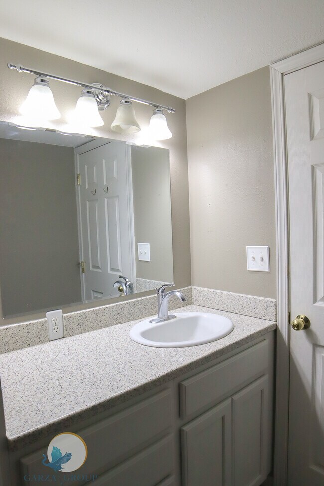 Building Photo - 16 Glacier Ave