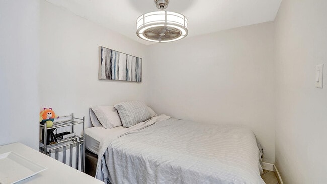 Building Photo - 3800 Galt Ocean Dr